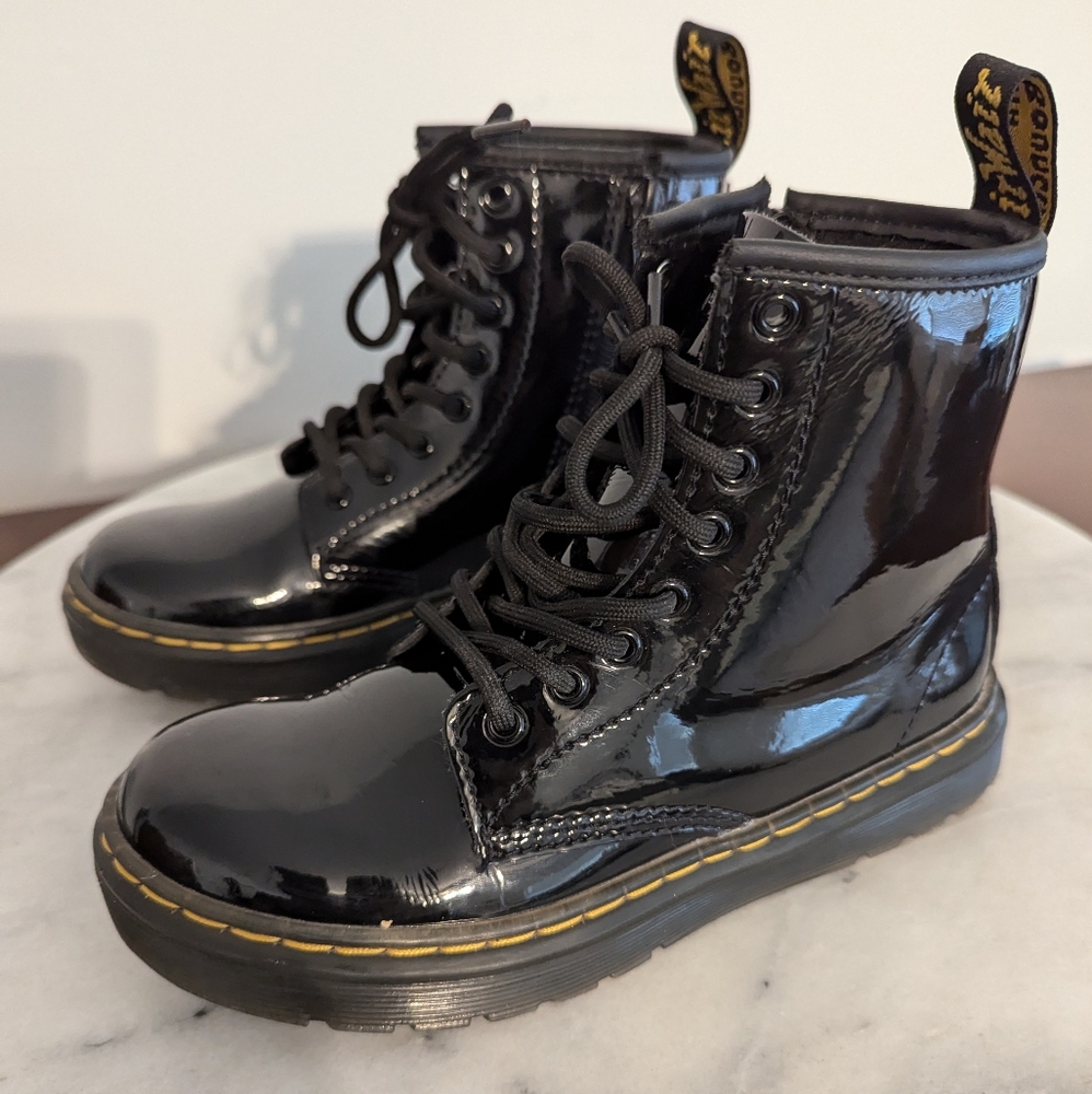 Dr. Doc Marten kids black boots with bouncing soles